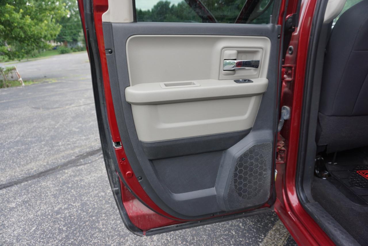 Dodge 1500 Big Horn Crew Cab 4WD 2012