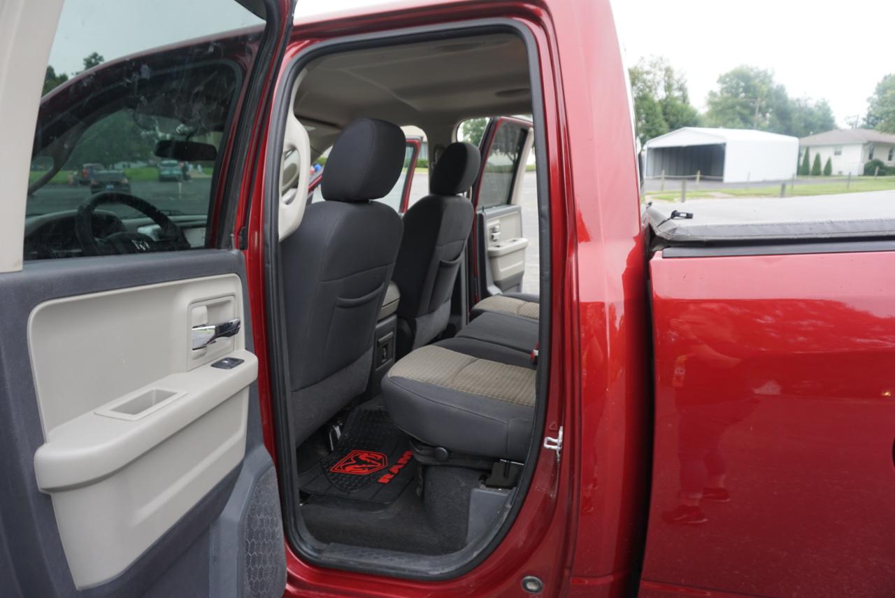 Dodge 1500 Big Horn Crew Cab 4WD 2012