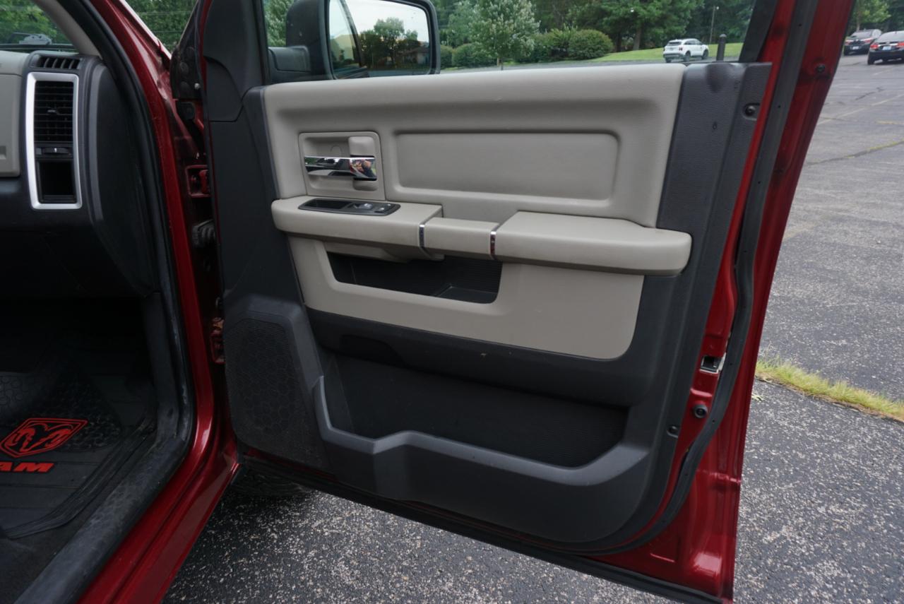 Dodge 1500 Big Horn Crew Cab 4WD 2012
