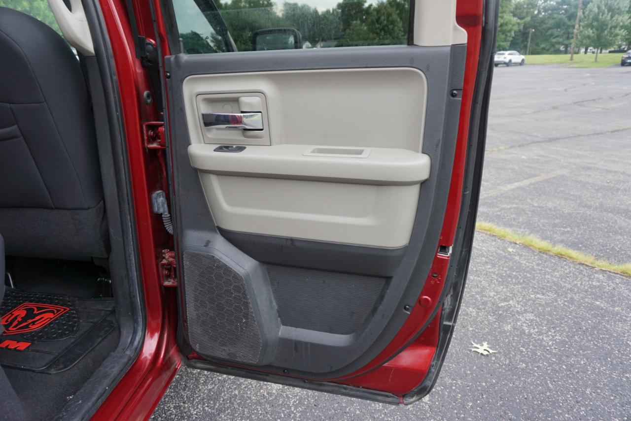 Dodge 1500 Big Horn Crew Cab 4WD 2012
