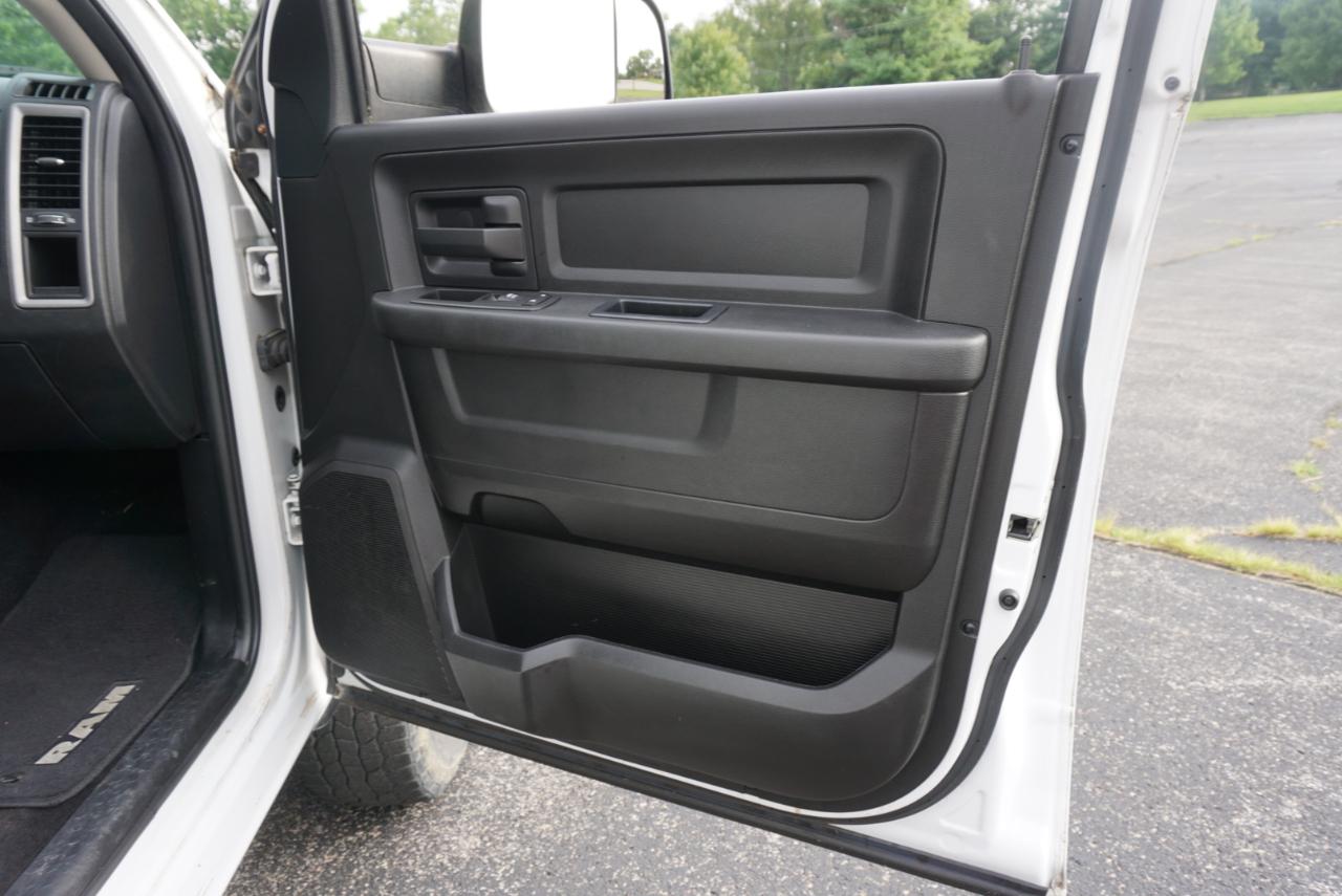 Dodge 2500 Tradesman Crew Cab SWB 4WD 2017