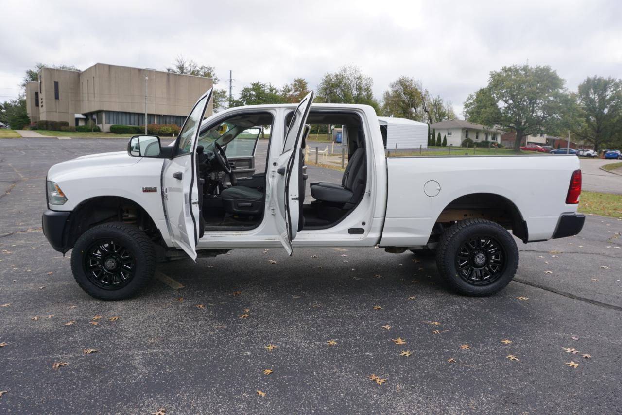 Dodge 2500 Tradesman Crew Cab SWB 4WD 2017