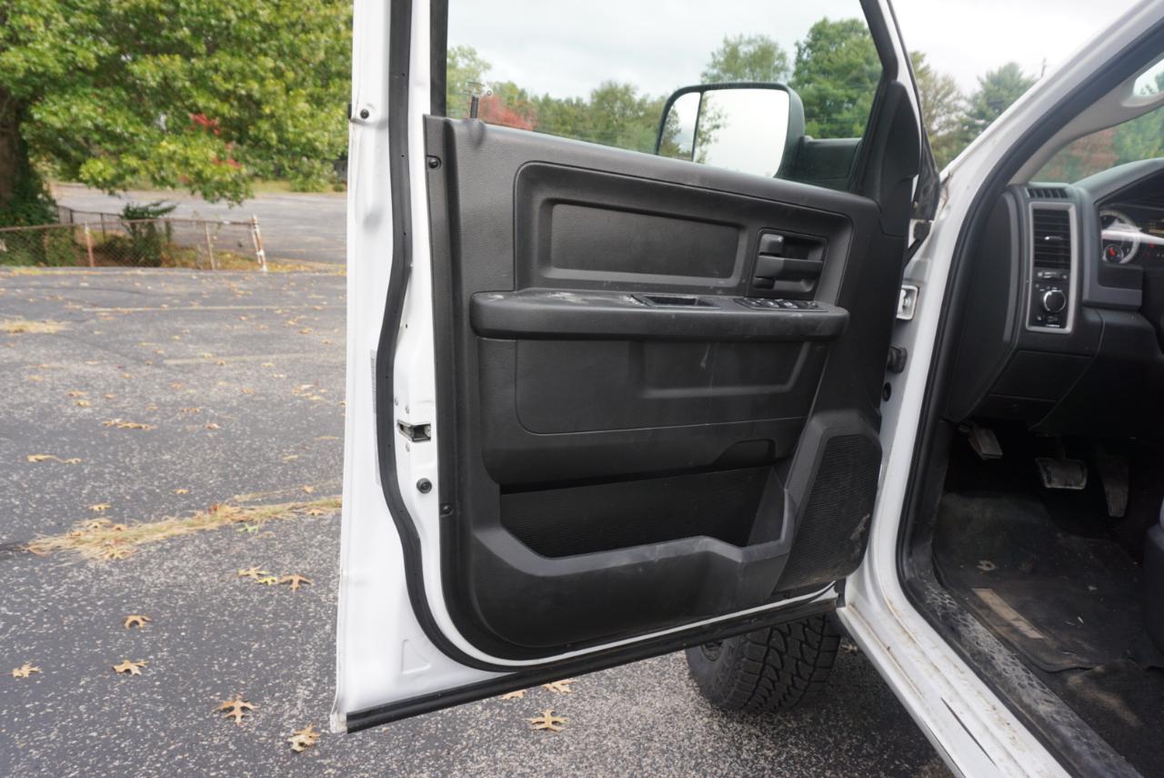 Dodge 2500 Tradesman Crew Cab SWB 4WD 2017
