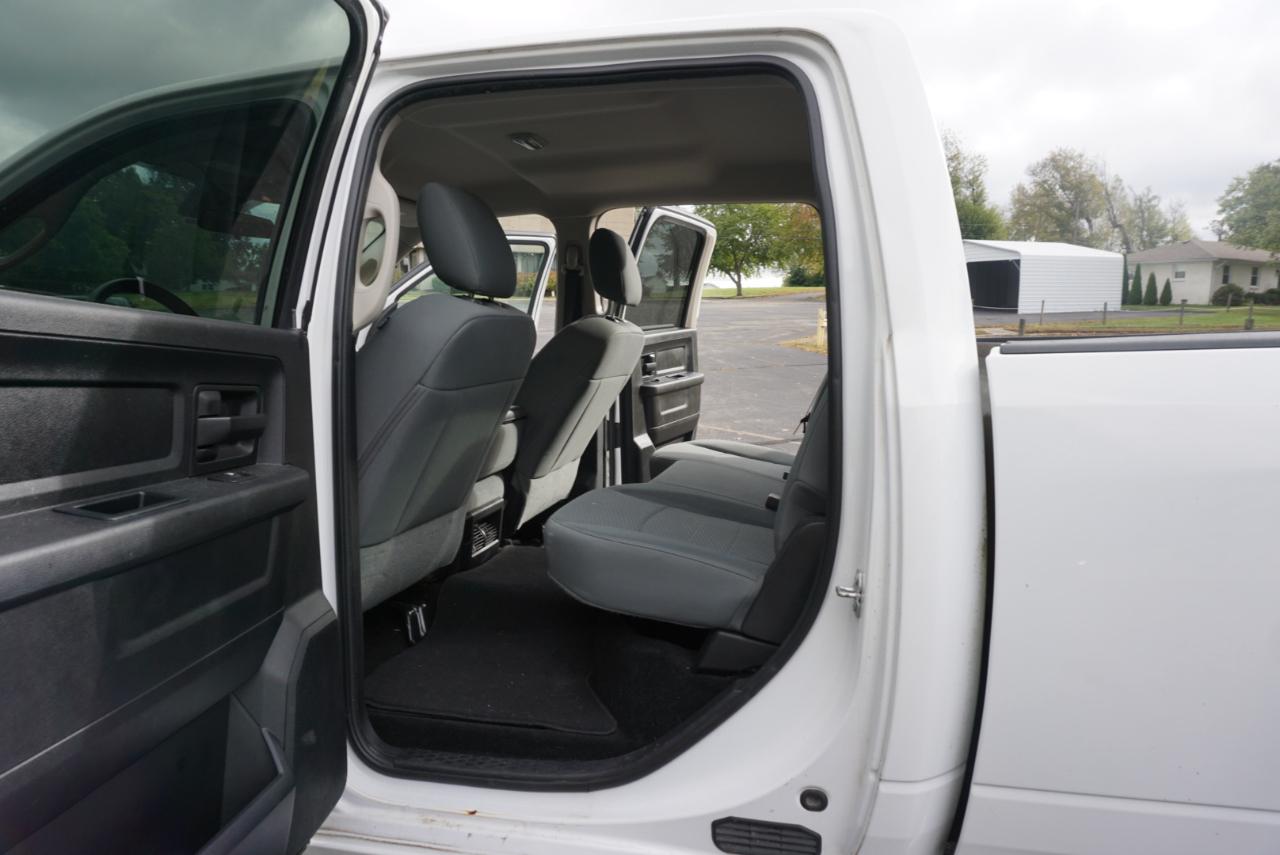 Dodge 2500 Tradesman Crew Cab SWB 4WD 2017
