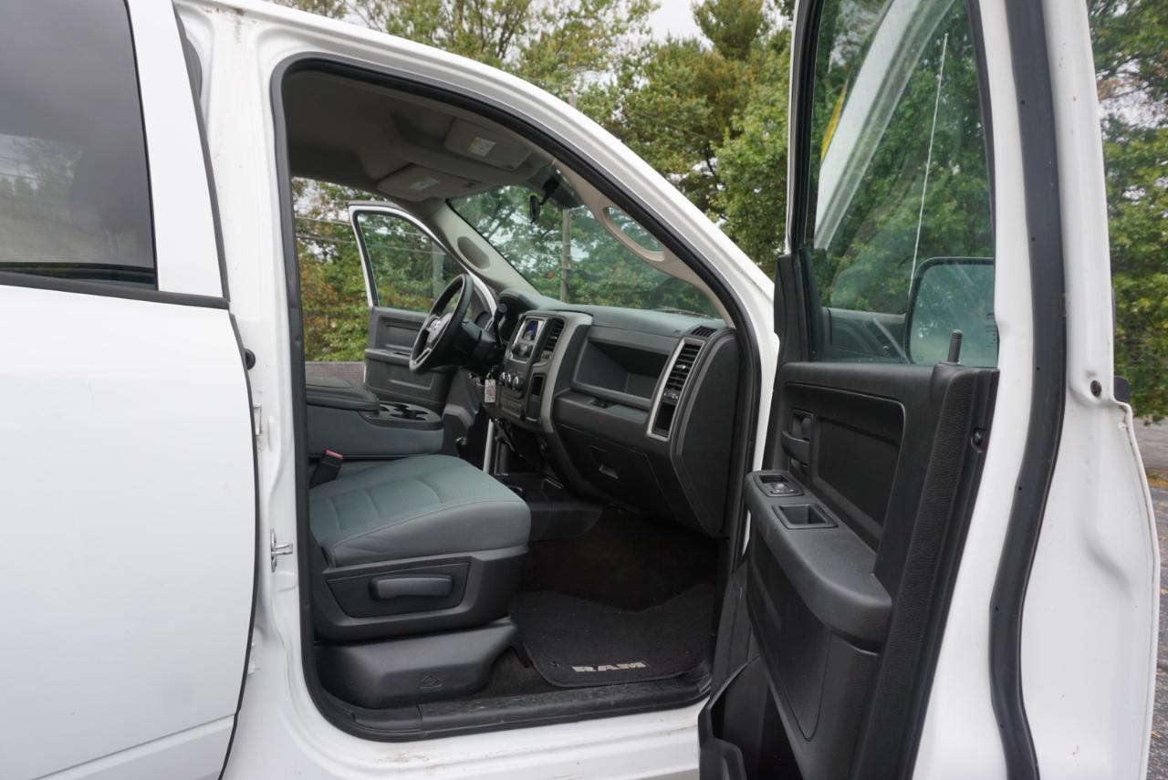 Dodge 2500 Tradesman Crew Cab SWB 4WD 2017