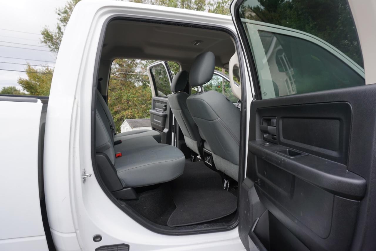 Dodge 2500 Tradesman Crew Cab SWB 4WD 2017