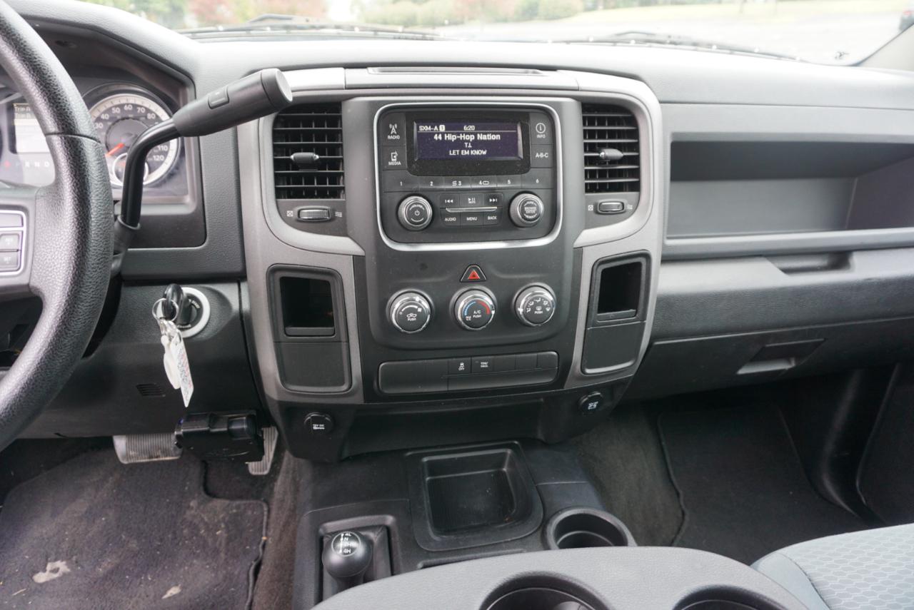Dodge 2500 Tradesman Crew Cab SWB 4WD 2017