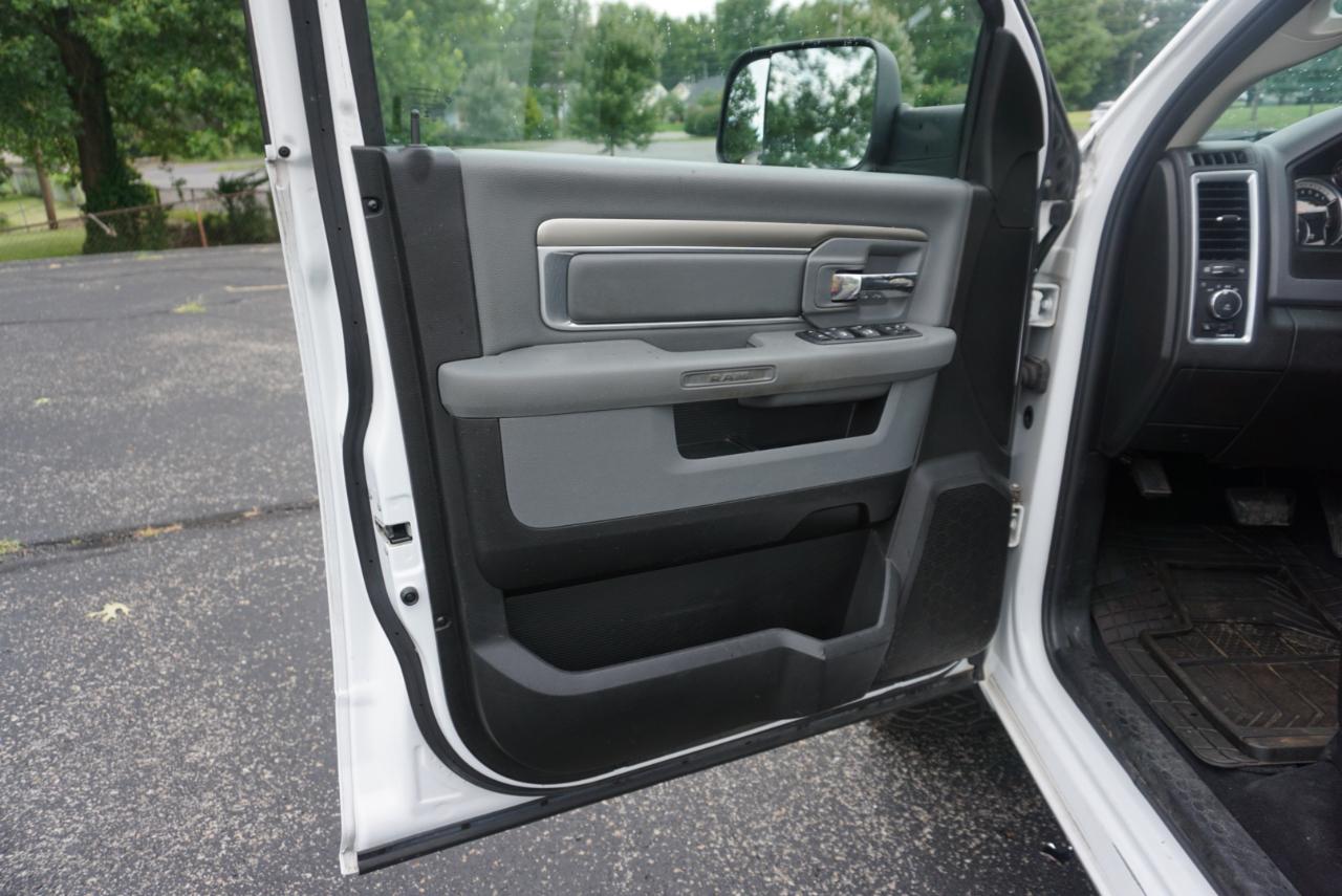 Dodge 1500 Classic SLT 4x4 Quad Cab 6'4" Box 2019