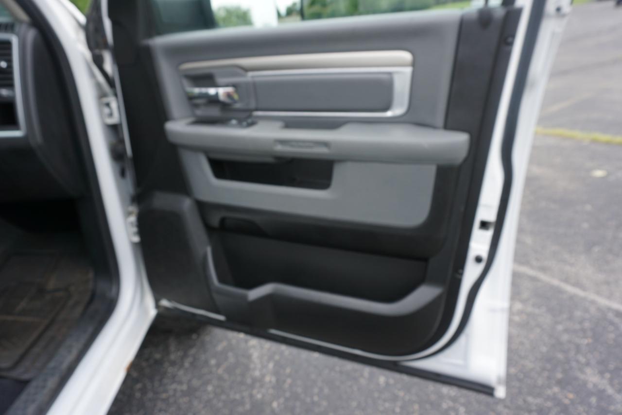 Dodge 1500 Classic SLT 4x4 Quad Cab 6'4" Box 2019