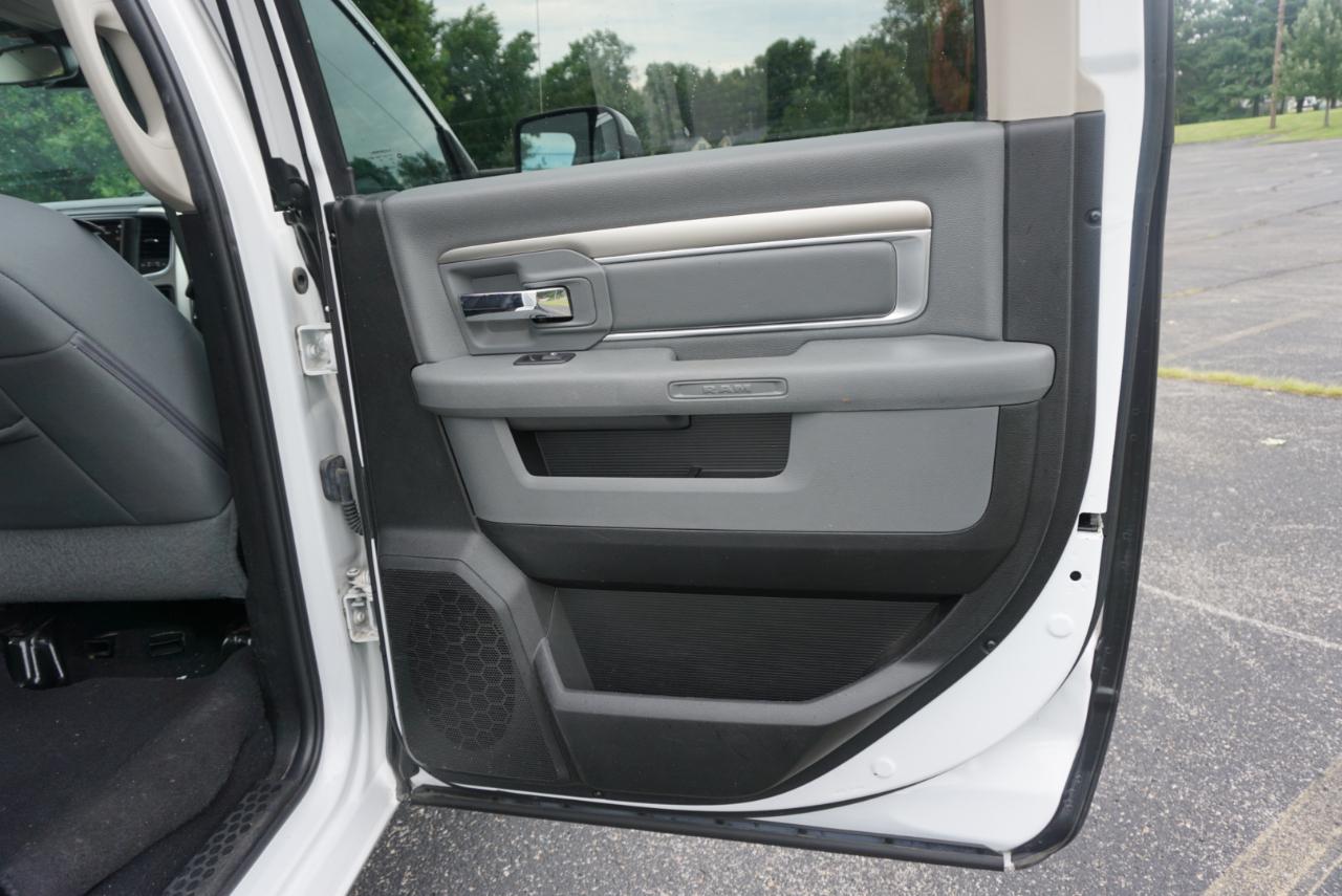 Dodge 1500 Classic SLT 4x4 Quad Cab 6'4" Box 2019