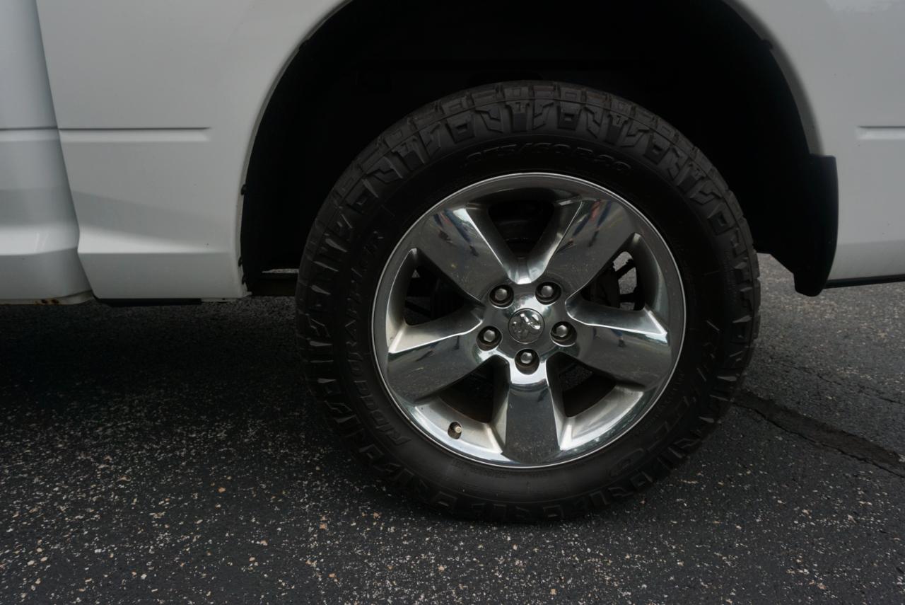 Dodge 1500 Classic SLT 4x4 Quad Cab 6'4" Box 2019