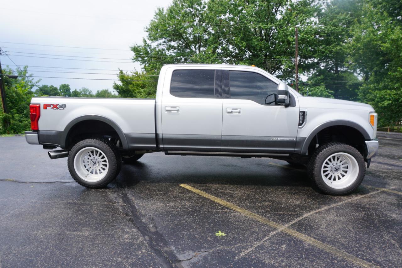 Ford F-250 SD Lariat Crew Cab 4WD 2017
