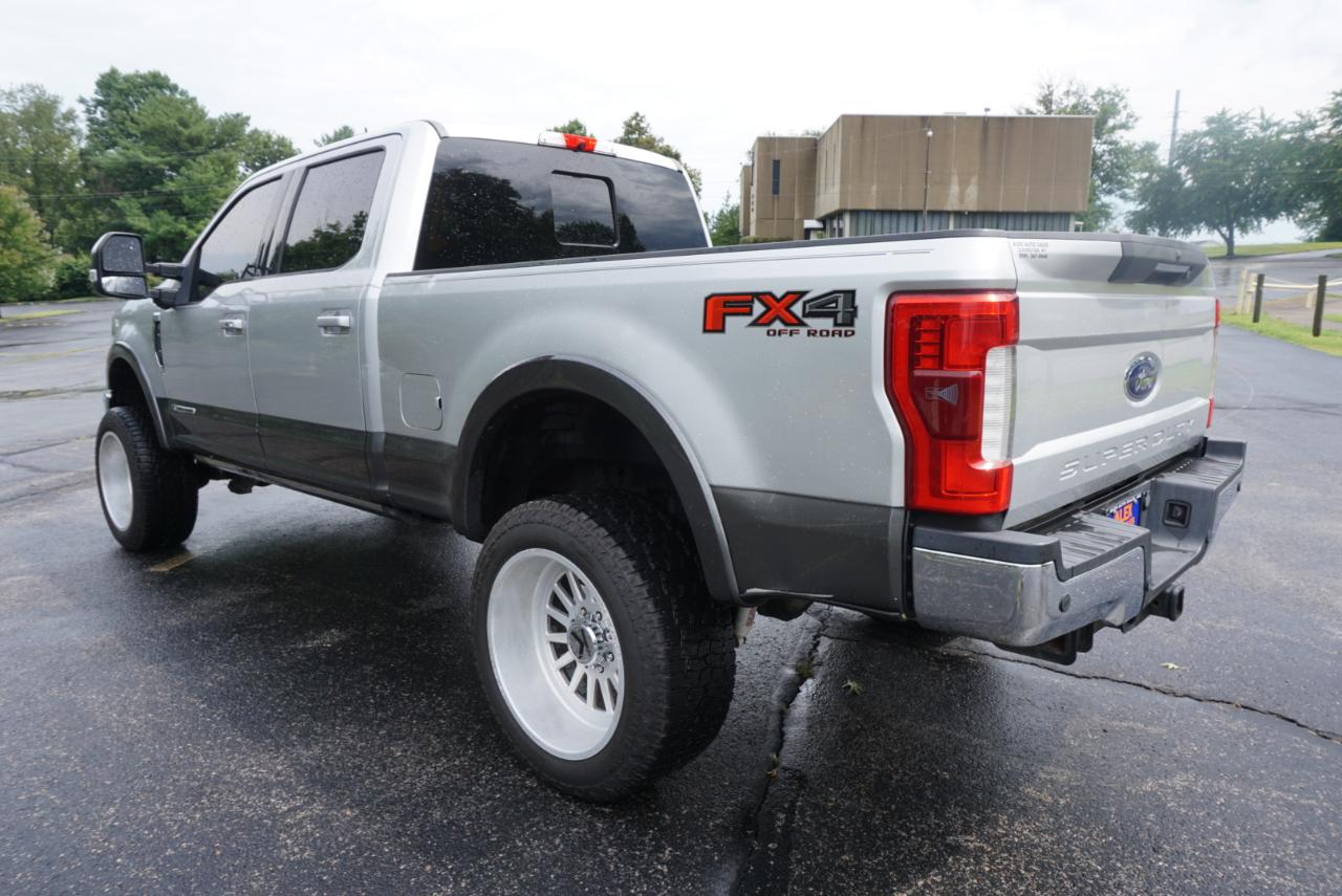 Ford F-250 SD Lariat Crew Cab 4WD 2017