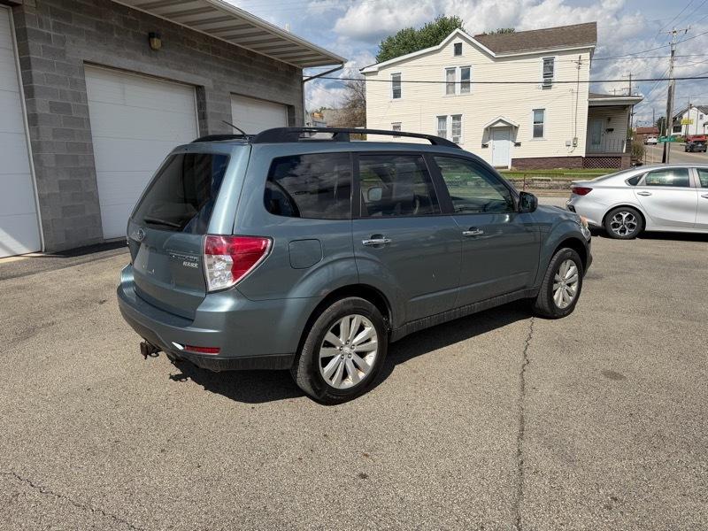 Subaru Forester 2.5i 4D SUV 2011