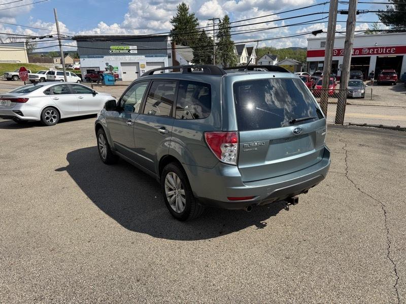 Subaru Forester 2.5i 4D SUV 2011