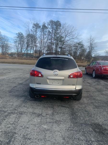 Buick Enclave FWD 4dr CXL 2011