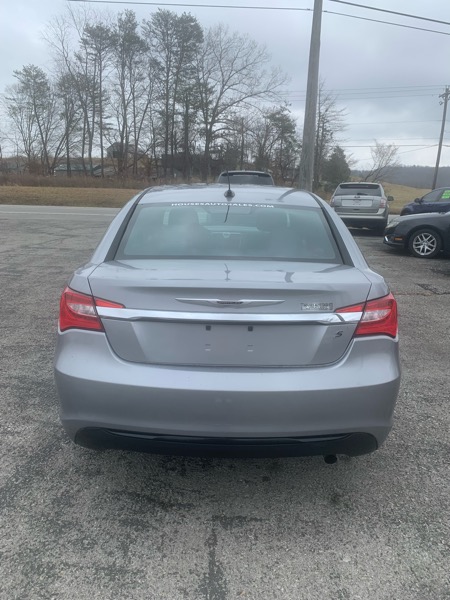 Chrysler 200 4dr Sdn Touring 2013