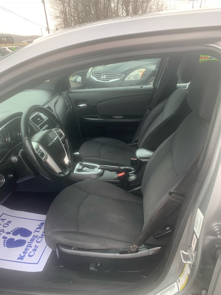 Chrysler 200 4dr Sdn Touring 2013