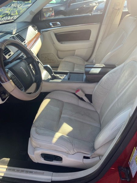 Lincoln MKS 4D Sedan 2010