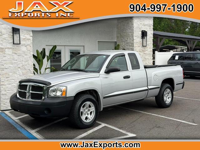 Silver 2005 Dodge Dakota ST Club Cab RWD Pickup Truck Rear-Wheel Drive Automatic