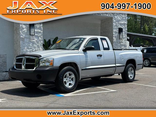 Silver 2005 Dodge Dakota ST Club Cab RWD Pickup Truck Rear-Wheel Drive Automatic