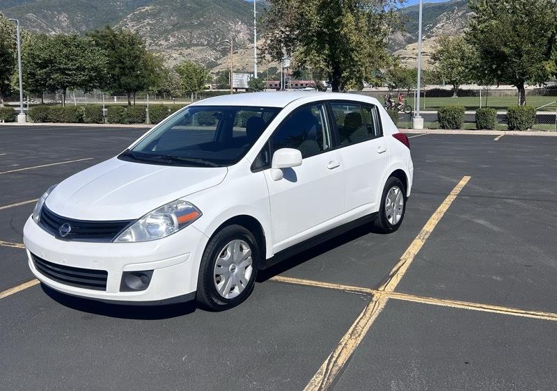 Nissan Versa 1.8 SL Hatchback 2012