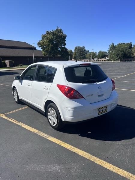 Nissan Versa 1.8 SL Hatchback 2012