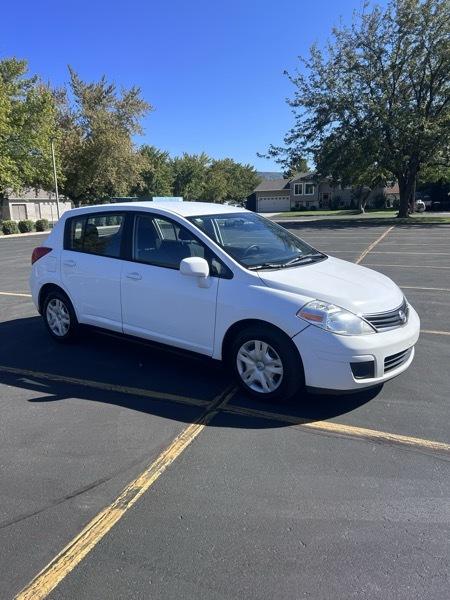 Nissan Versa 1.8 SL Hatchback 2012
