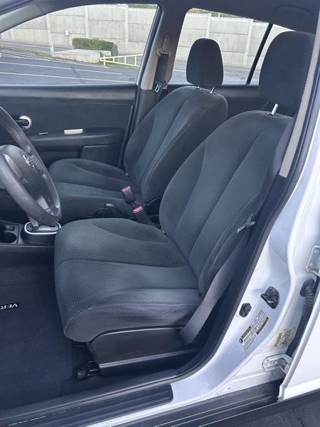 Nissan Versa 1.8 SL Hatchback 2012