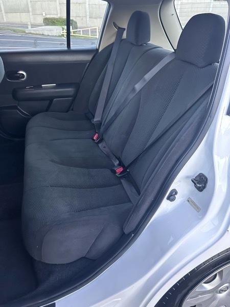 Nissan Versa 1.8 SL Hatchback 2012