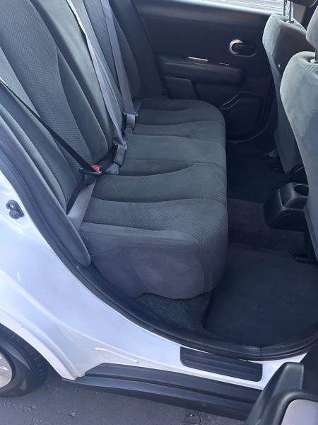 Nissan Versa 1.8 SL Hatchback 2012
