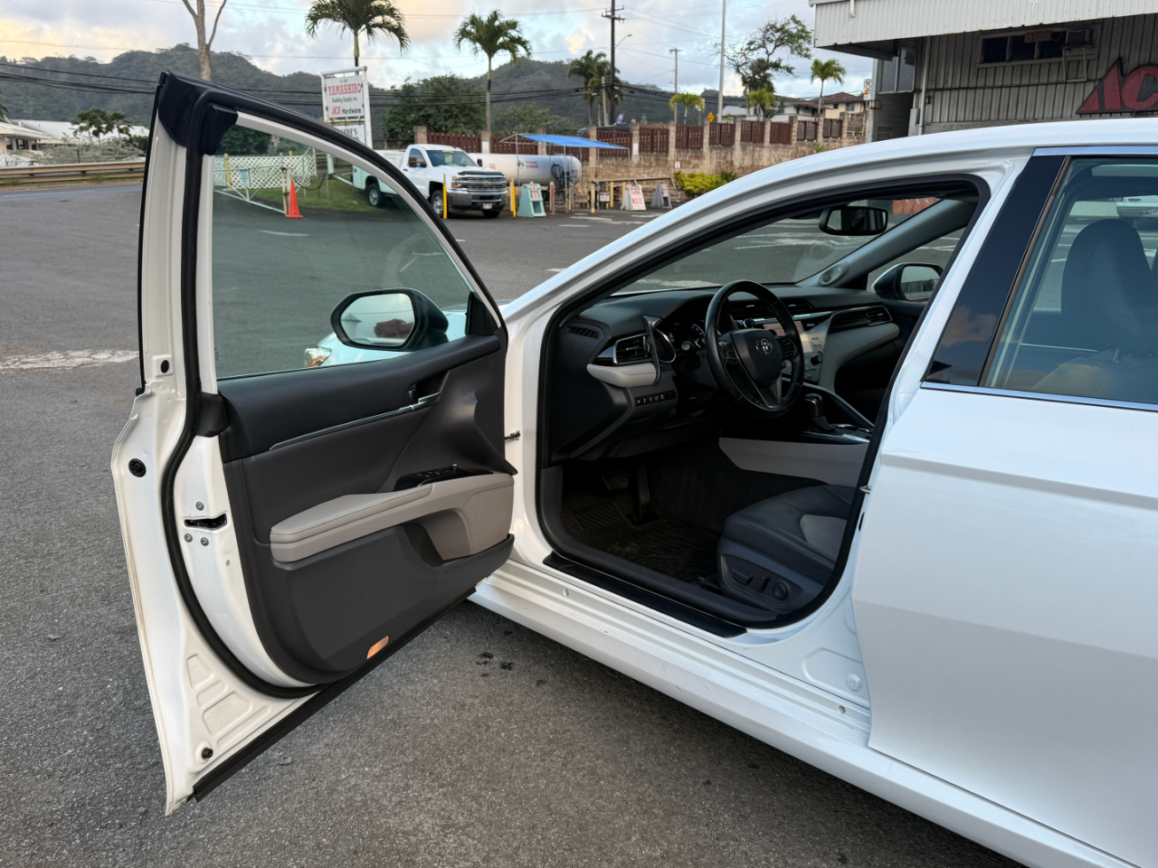 Toyota Camry XLE V6 2020