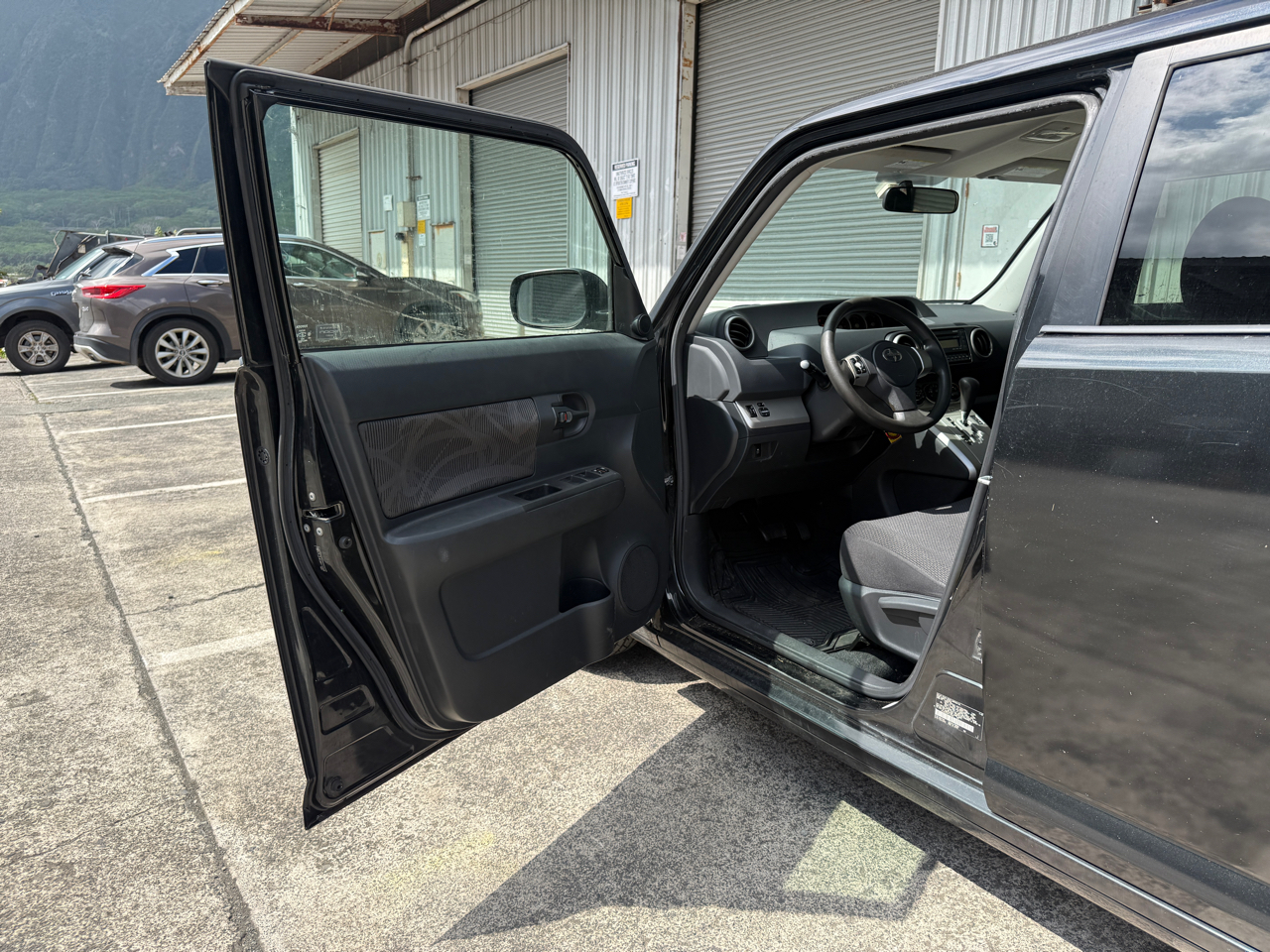 Scion xB 5-Door Wagon 4-Spd AT 2010