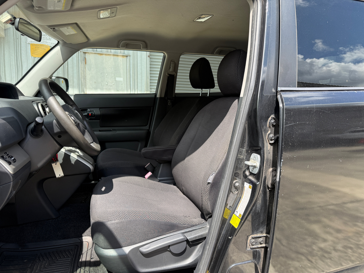 Scion xB 5-Door Wagon 4-Spd AT 2010