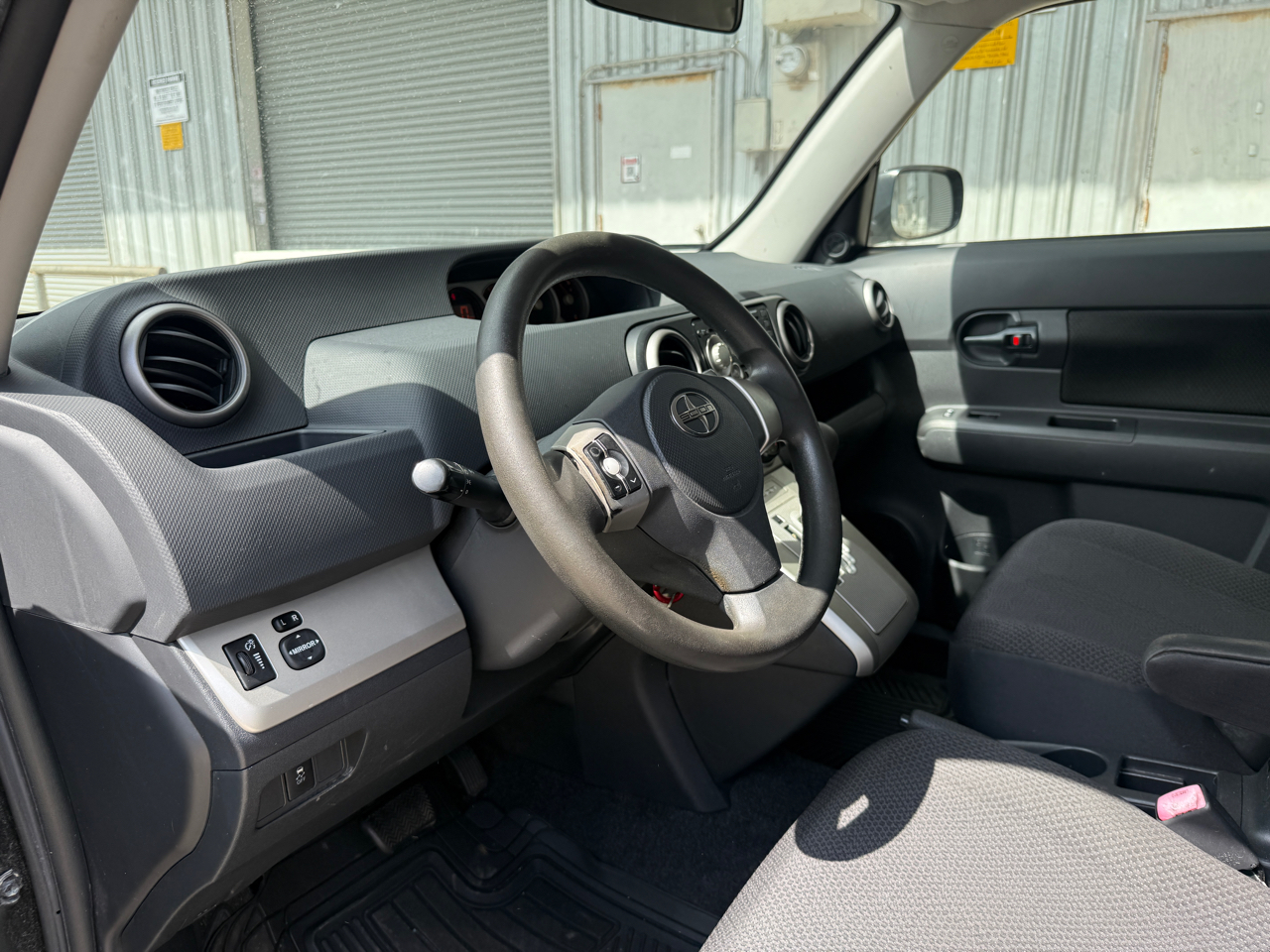 Scion xB 5-Door Wagon 4-Spd AT 2010