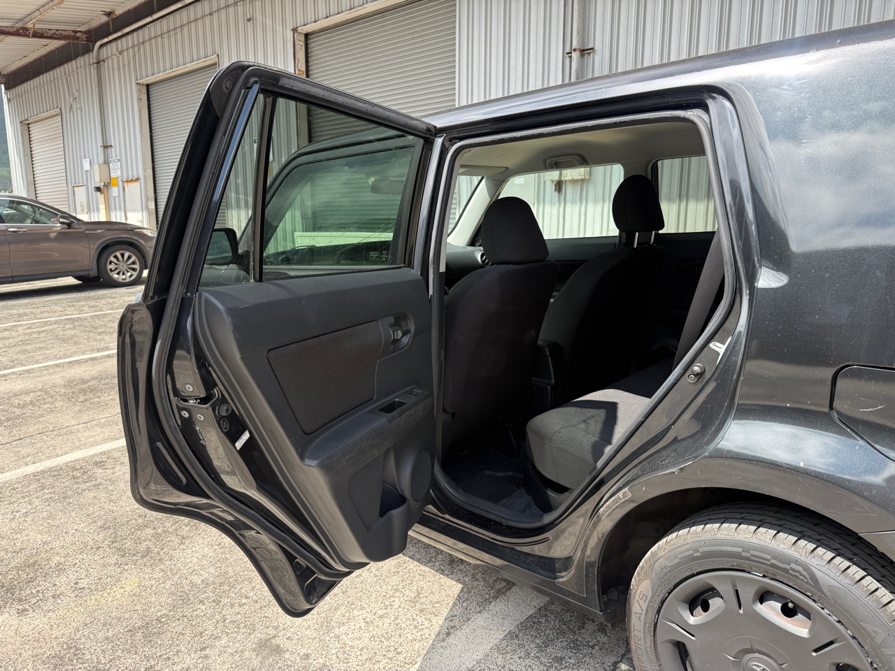 Scion xB 5-Door Wagon 4-Spd AT 2010