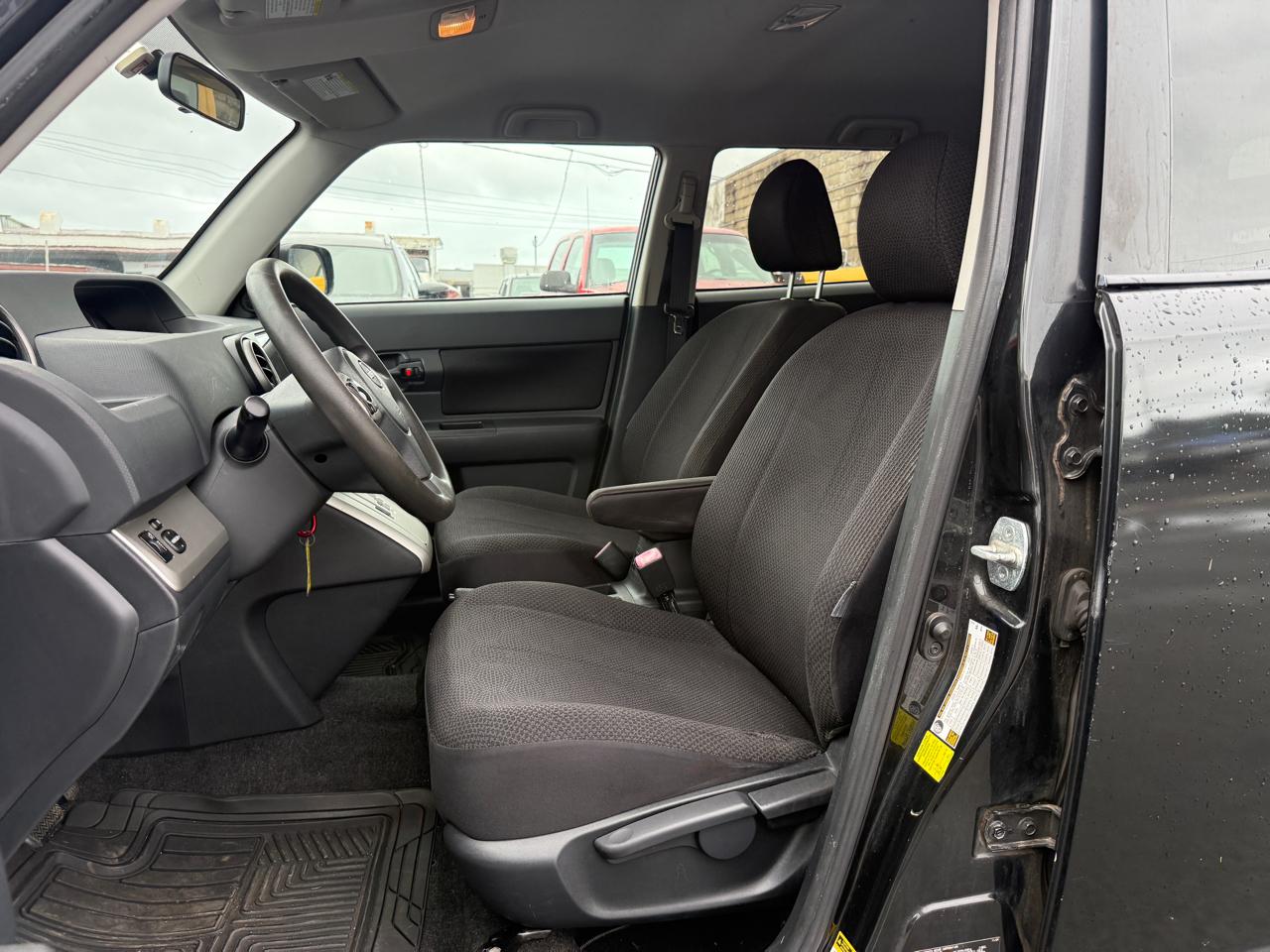 Scion xB 5-Door Wagon 4-Spd AT 2010