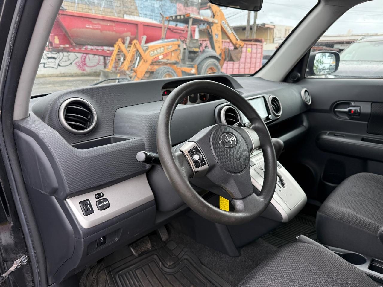 Scion xB 5-Door Wagon 4-Spd AT 2010