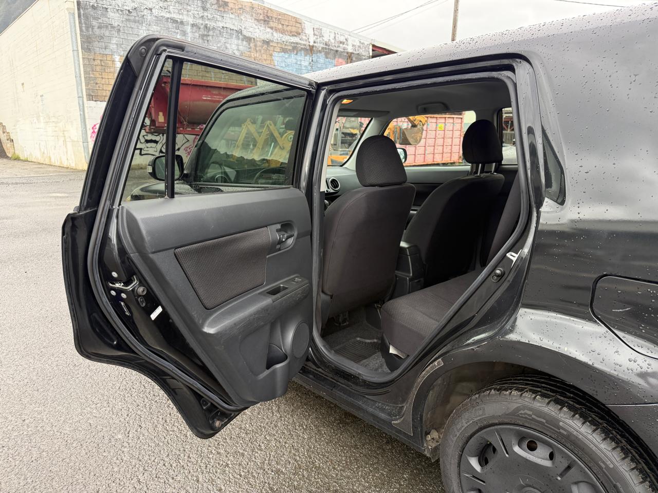 Scion xB 5-Door Wagon 4-Spd AT 2010