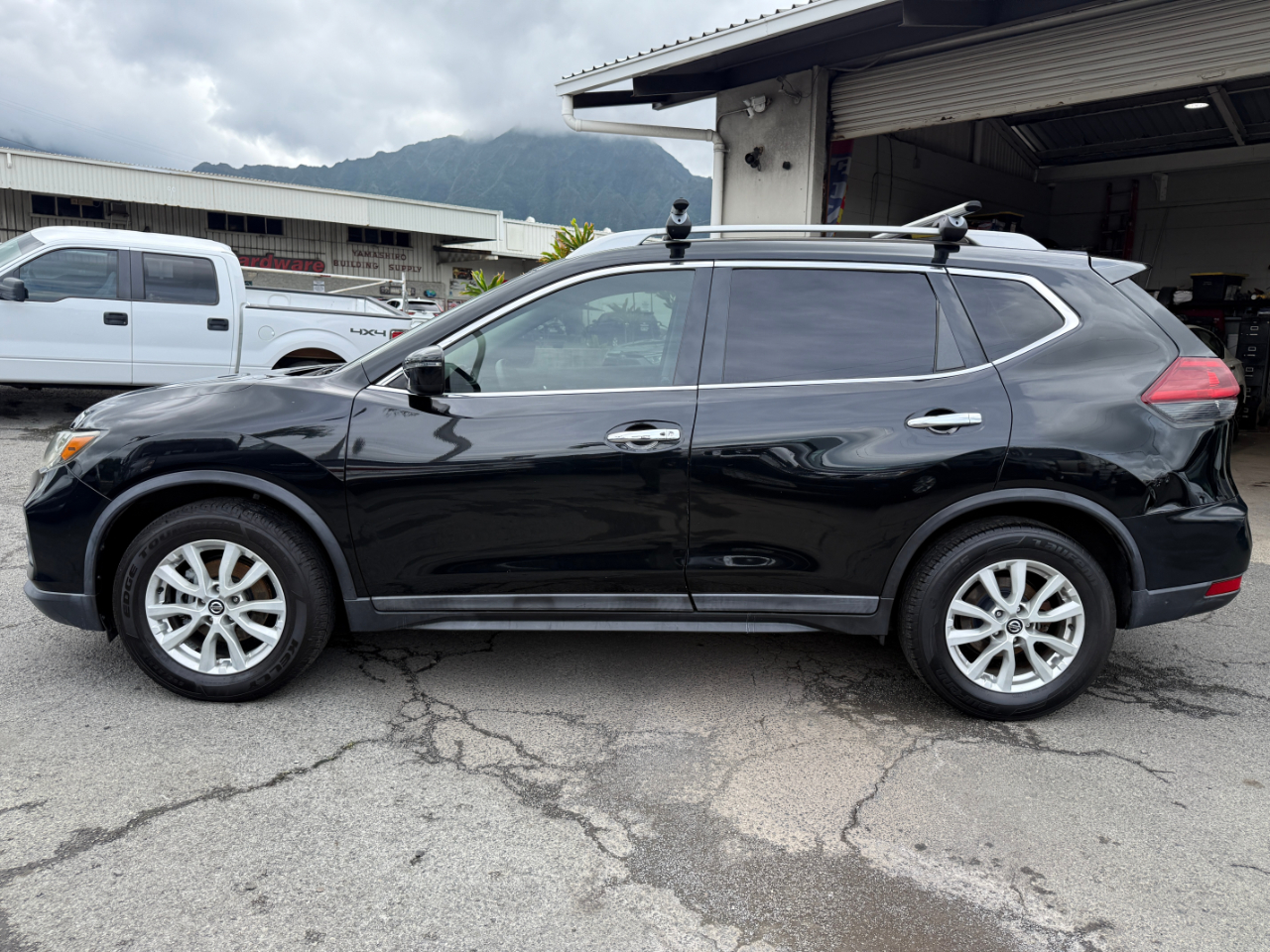 Nissan Rogue SV FWD 2018