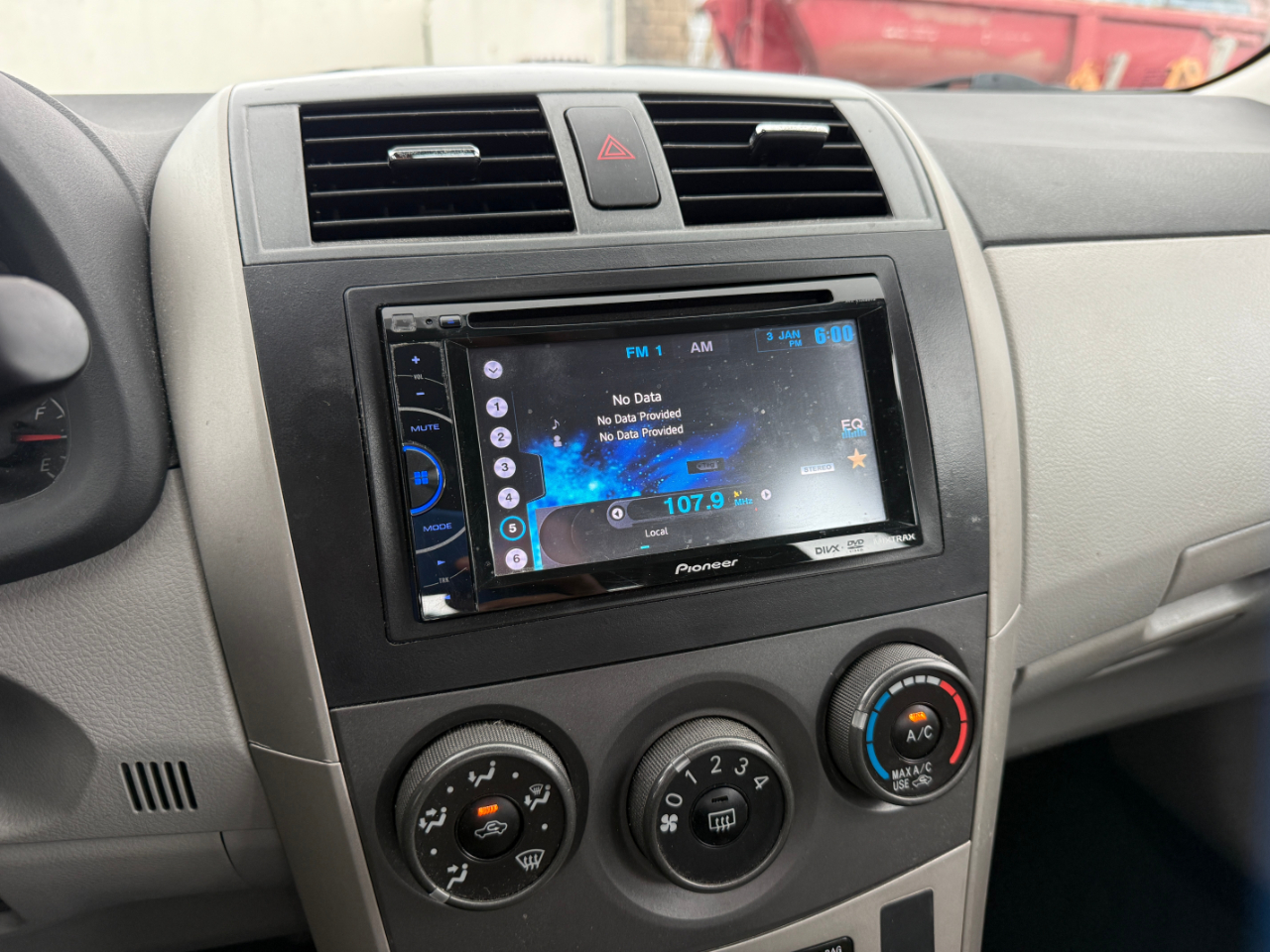 Toyota Corolla LE 2011