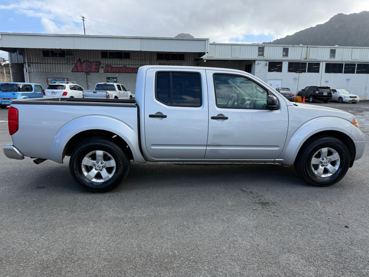 Nissan Frontier SV Crew Cab V6 2013