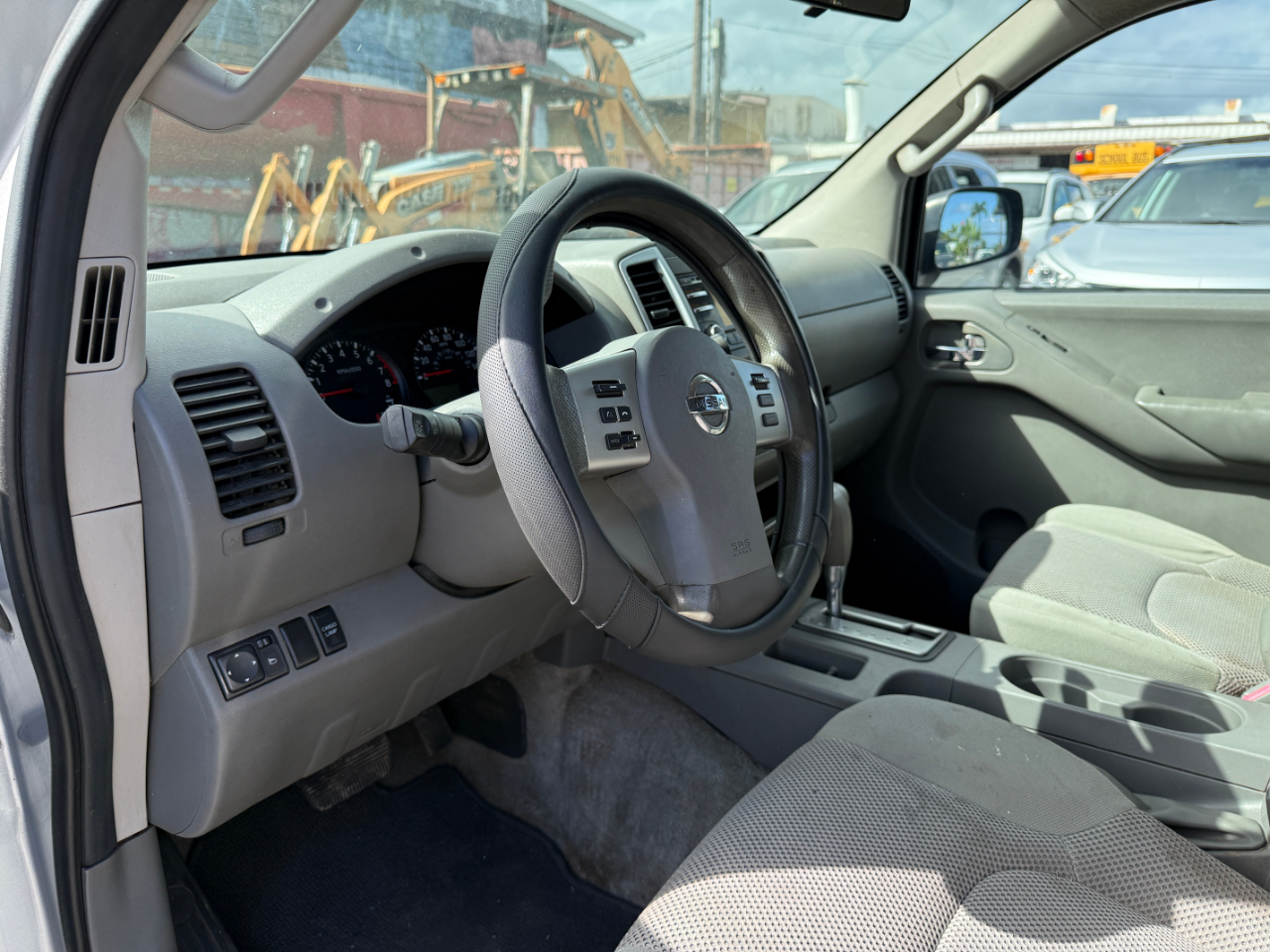 Nissan Frontier SV Crew Cab V6 2013