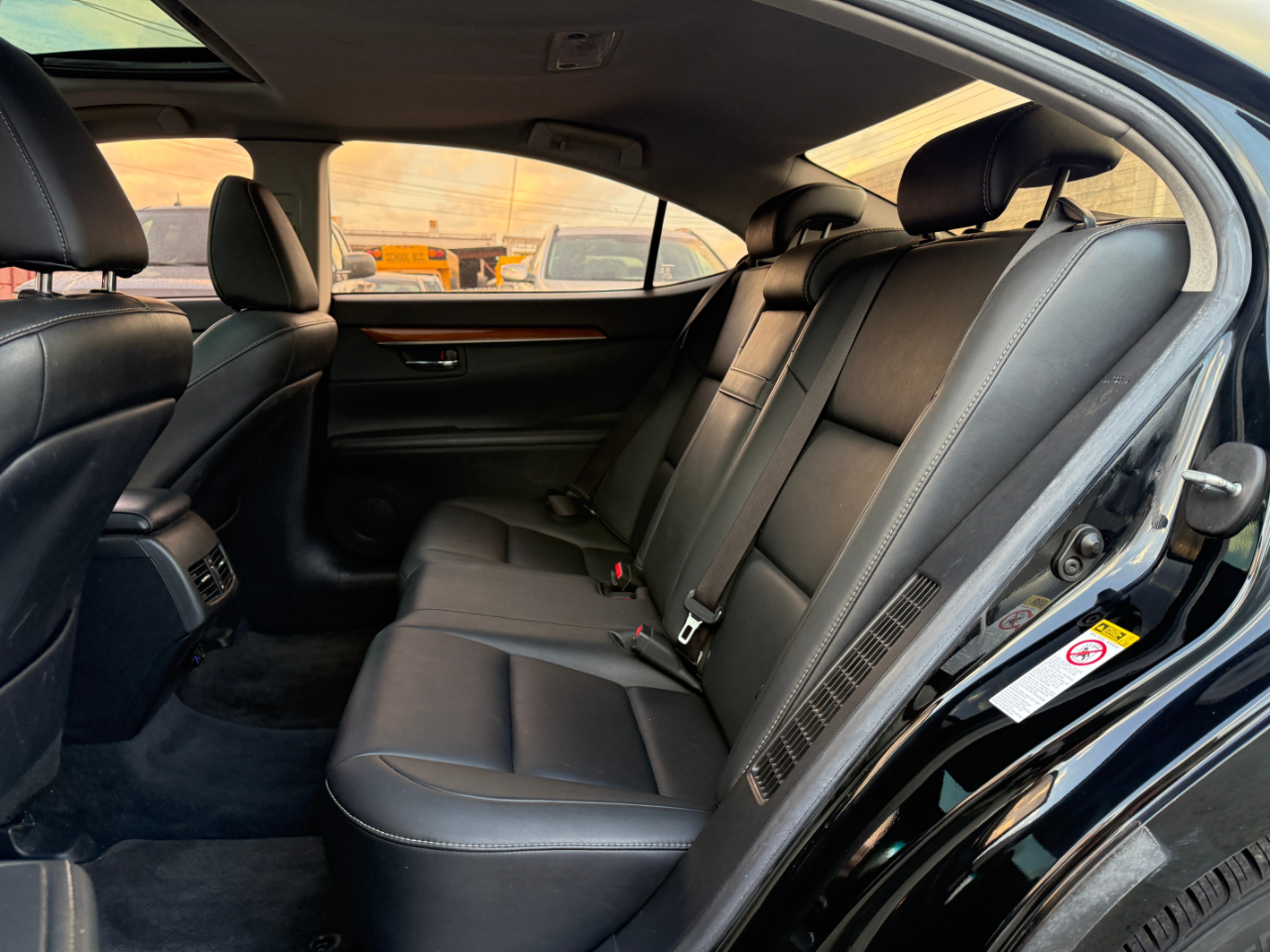 Lexus ES 300h Sedan 2013