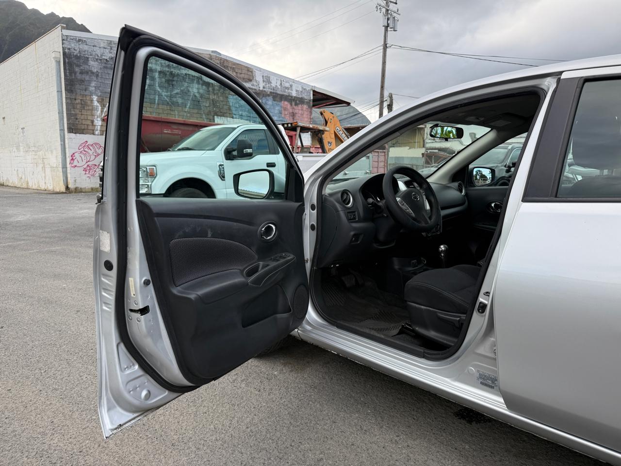 Nissan Versa SV 4D Sedan 2019