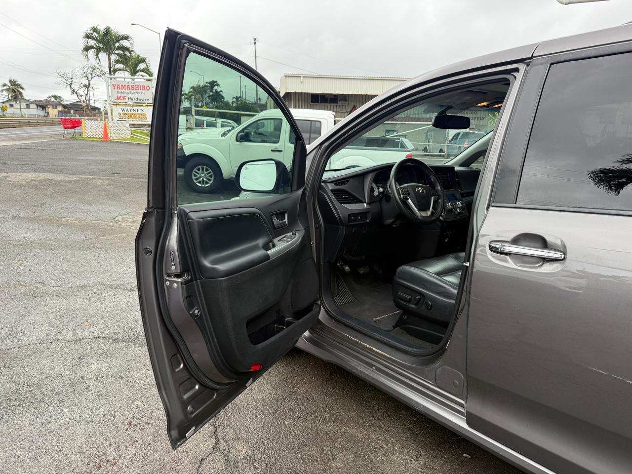 Toyota Sienna SE FWD 8-Passenger V6 2015