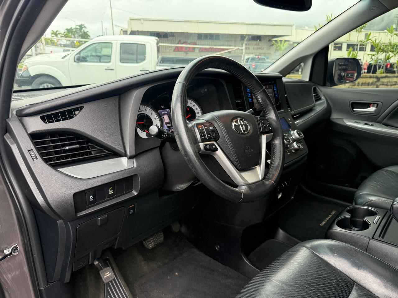 Toyota Sienna SE FWD 8-Passenger V6 2015