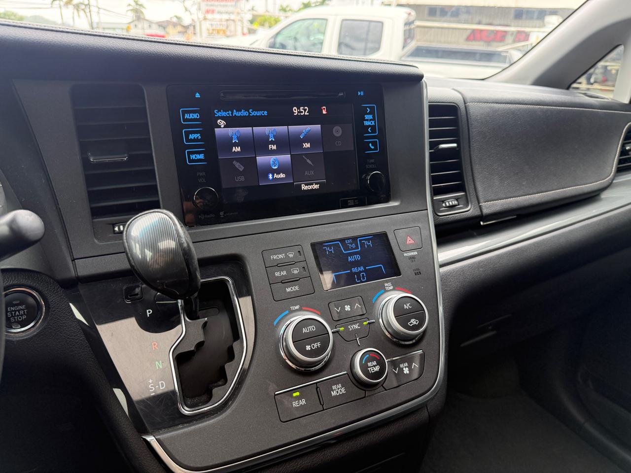 Toyota Sienna SE FWD 8-Passenger V6 2015