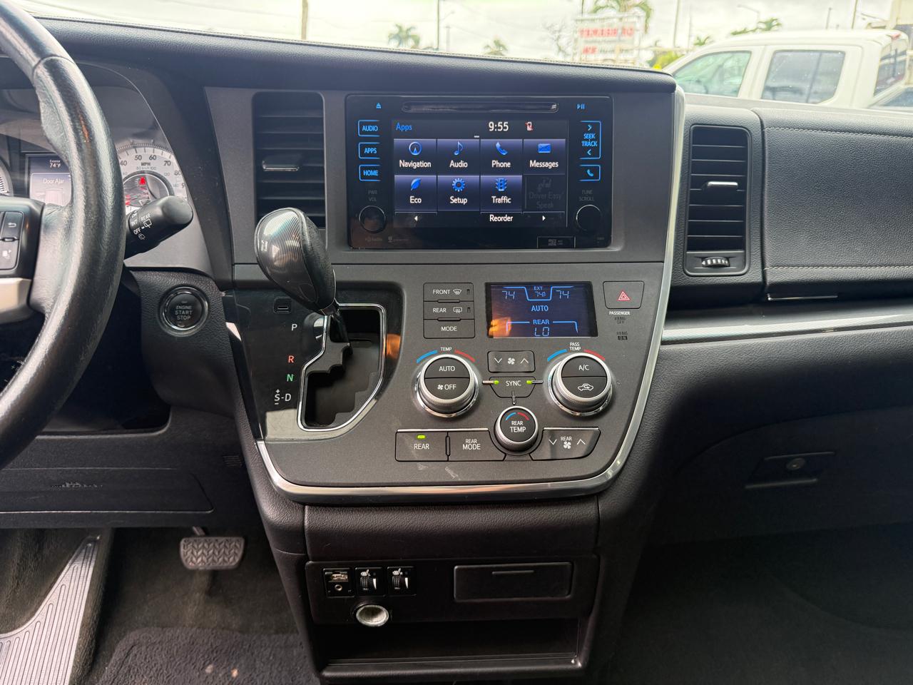 Toyota Sienna SE FWD 8-Passenger V6 2015