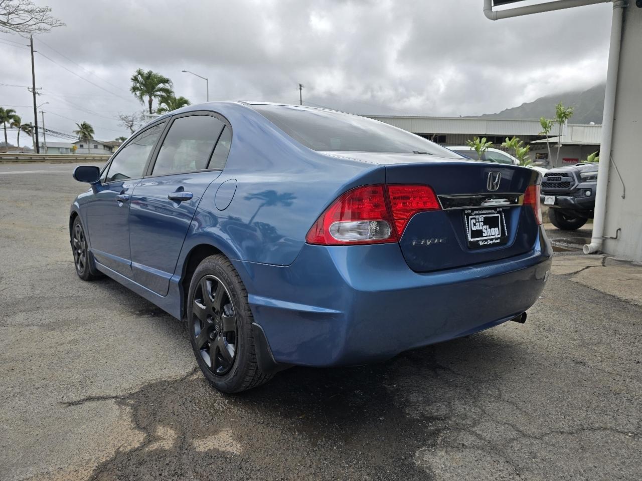 Honda Civic LX Sedan 5-Speed AT 2010